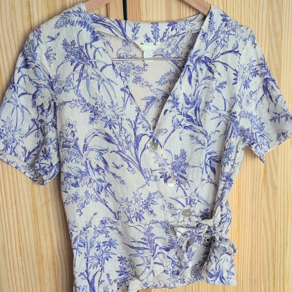H&M Blue and White Floral Wrap Blouse Size Medium